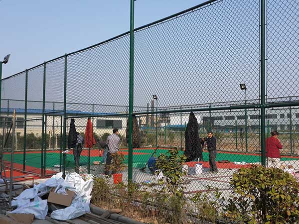 某地區籃球場圍網施工案例