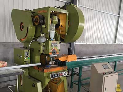 體育場圍網廠家車間